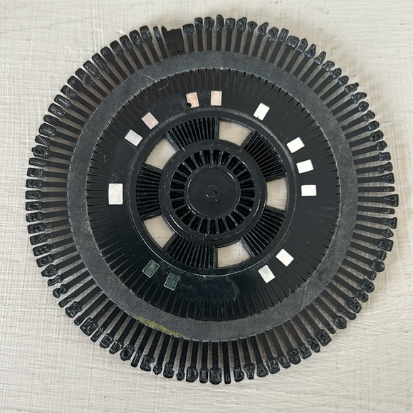 4 vintage Xerox daisy font wheels in cases - Picture 6 of 6